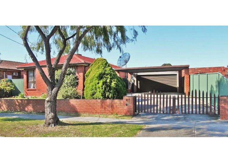 39 Murchison Crescent, Clayton South