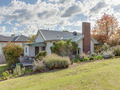 10 Abbey Lane, Mccrae