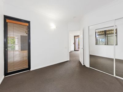 8 / 104 Sydney Street, New Farm