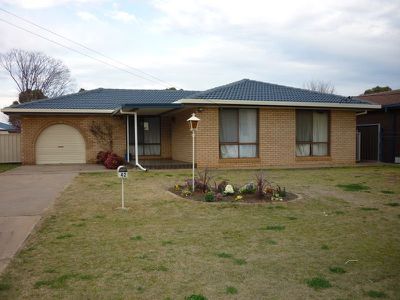 42 Mumford Crescent, Dubbo