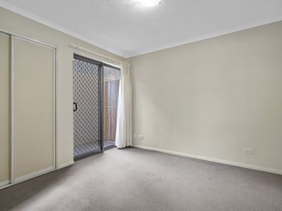 15 / 4-8 Omeo Street, Macgregor