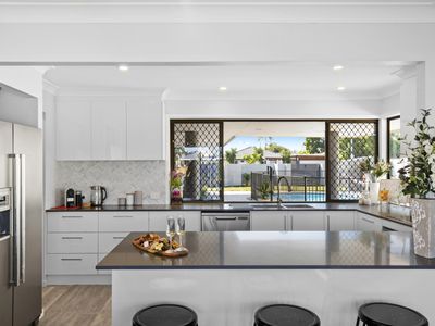 4 Darnay Road, Broadbeach Waters
