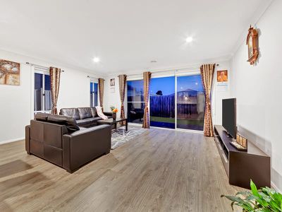 33 Mantello Drive, Werribee