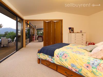 5 COOPER STREET, Mount Beauty