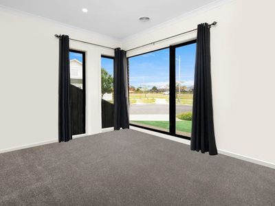 18 Nightfall Way, Tarneit