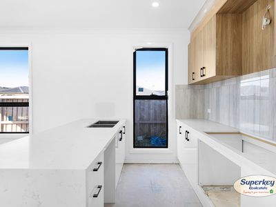 6 Palmdale Crescent, Mambourin