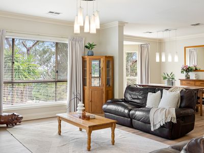 2 Nunyara Crescent, Belair