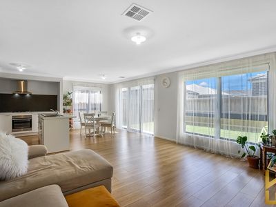33 Charlwood Promenade, Werribee