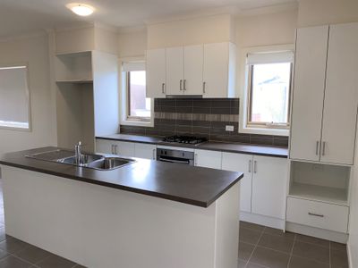 16 / 83 Inverell Parkway, Tarneit