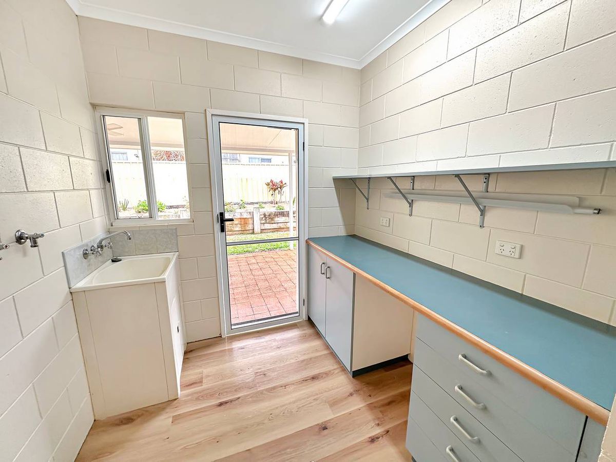 8 LARKIN CLOSE, Atherton