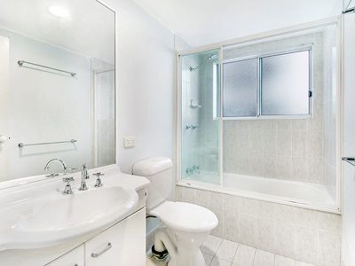 4 / 10 Jubilee Avenue, Broadbeach