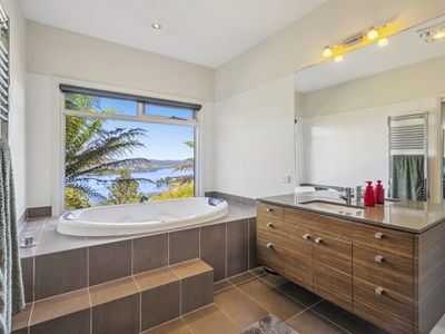 100 Jacksons Road, Franklin
