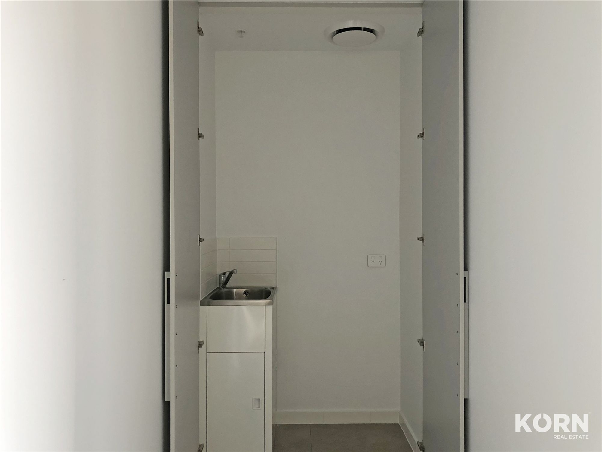 608 / 17 Penny Place, Adelaide