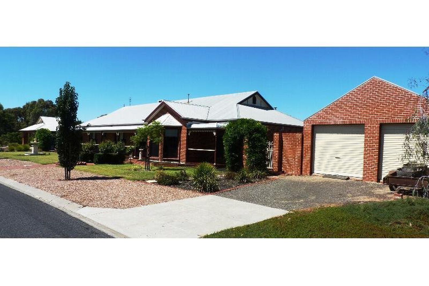135 Barnes Boulevard, Horsham