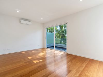 2 / 2 Donald Avenue, Essendon