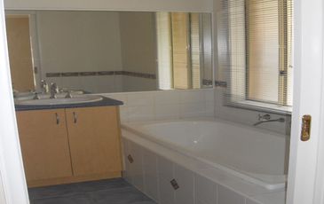 8 Garden Court, Berwick