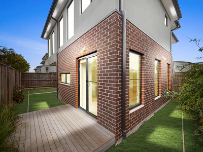 92 Flanagan Avenue, Officer