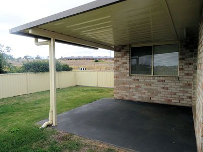 2 / 2 Yearling Close, Glenvale