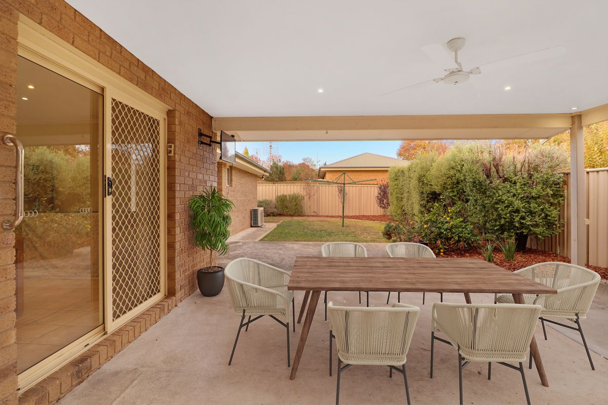 2 / 4 Cambridge Drive, Mansfield