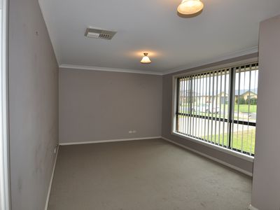 6 Cardiff Arms Avenue, Dubbo