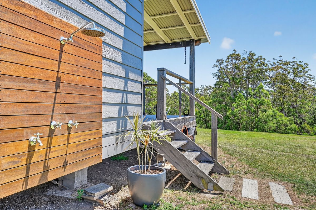 322 Hubbards Road North, Topi Topi