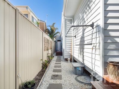 2 / 240 Bayview Street, Hollywell