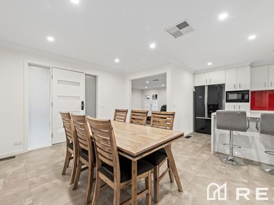 1 / 3 Sydney Parkinson Avenue, Endeavour Hills