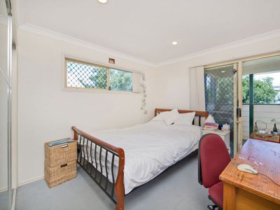 2 / 2 Queens Road, Taringa