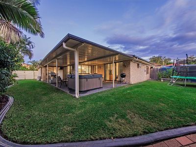 22 Manor Cres, Wakerley