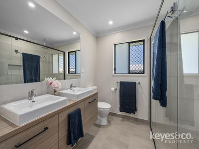 2 Coolamon Street, Mount Low