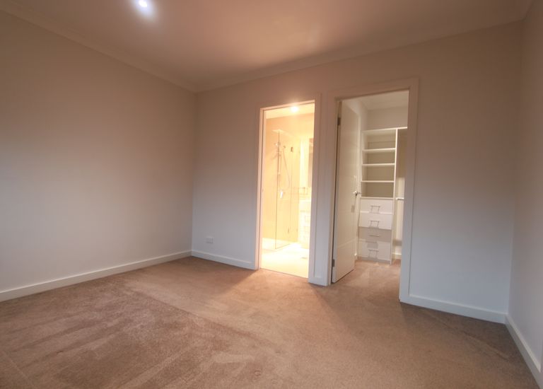 2 / 22 Sumersett Avenue, Oakleigh South