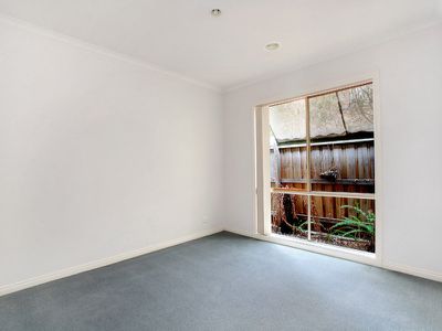 2 May Gibbs Crescent, Lynbrook