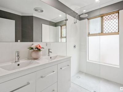 32 Gochean Avenue, Bentley