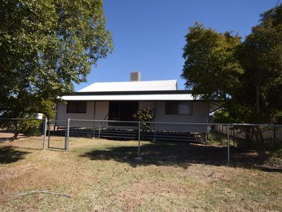 33 Lark Street, Longreach