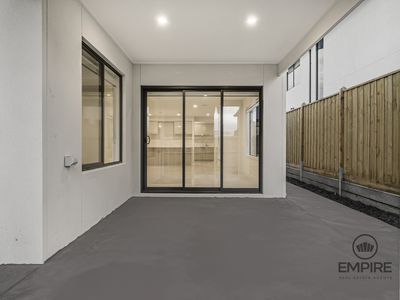 34 Guling , Clyde North