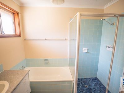 8 Barton Way, Newman