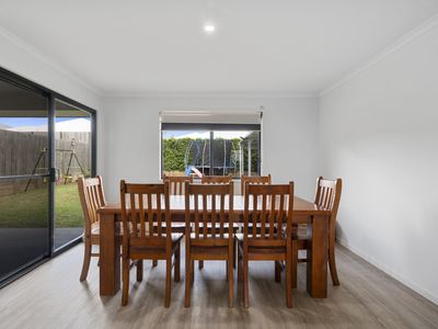 8 Pinnacles Drive, Glass House Mountains