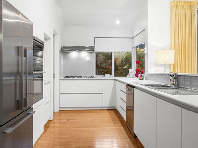 31 Simmonds Parade, Winthrop