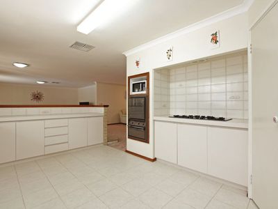 2 Klein Court, Winthrop