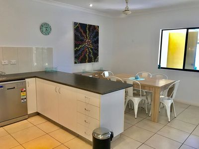 4 / 6 Wright Crescent, Gray