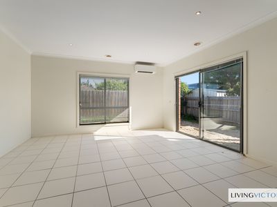 2 / 1 Lynch Court, Altona Meadows