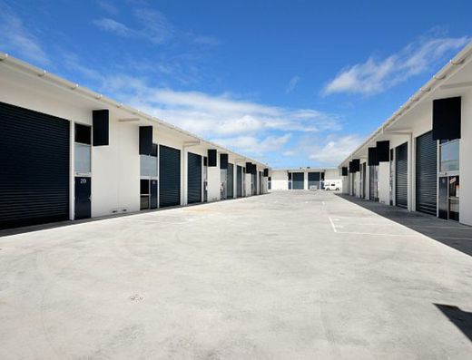 Studio Style Warehouse