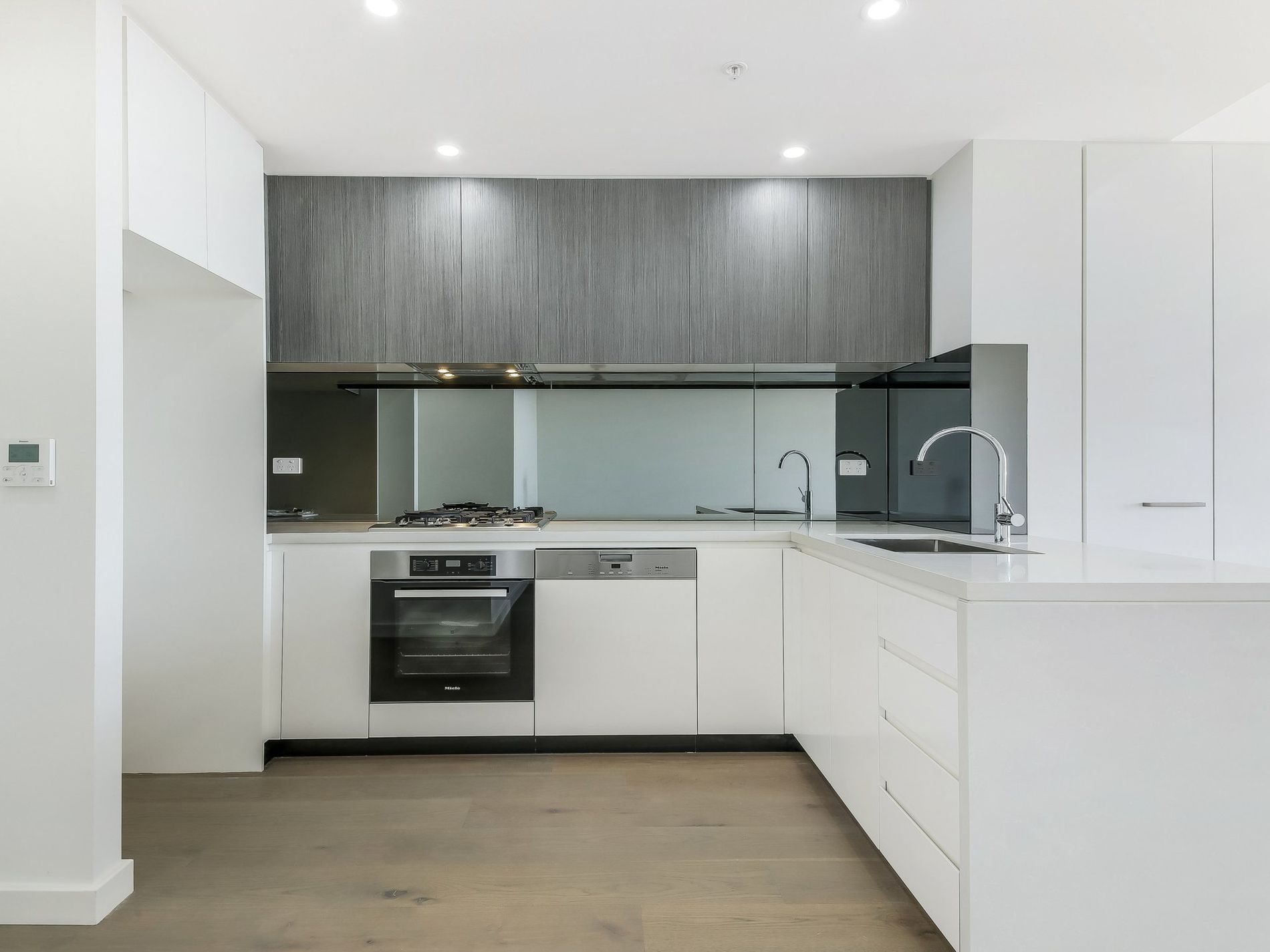 1102 / 15 Garrigarrang Avenue, Kogarah