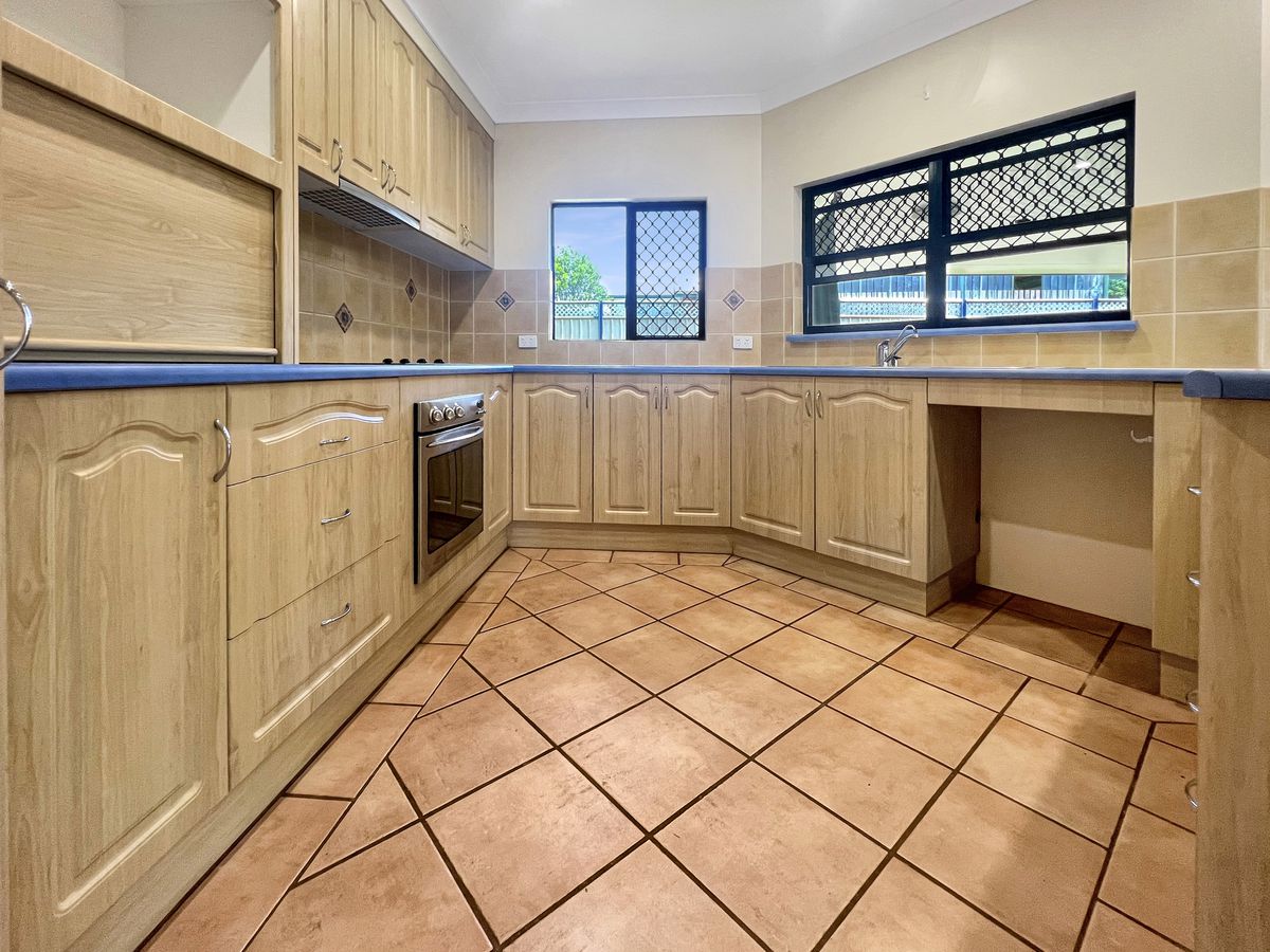 8 Jannina Drive, Atherton