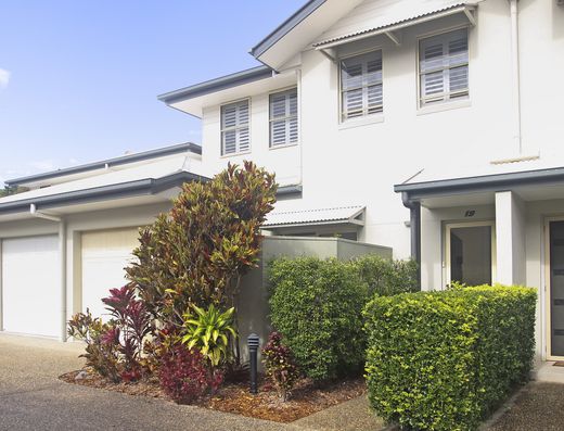 Tewantin Townhouse Close to All Amenities image 1