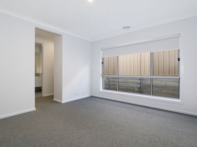 34 DARTNELL CRESCENT, Wodonga