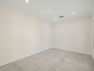 8B Stanmore Ct, Lynwood