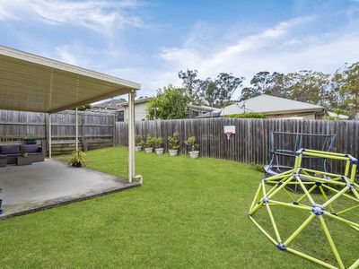 8 Honeypot Avenue, Springfield Lakes