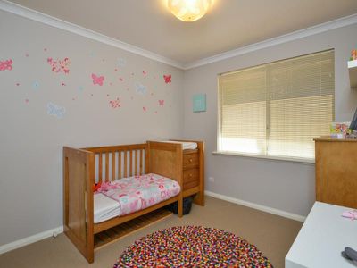 4 Buchanan Court, Somerville