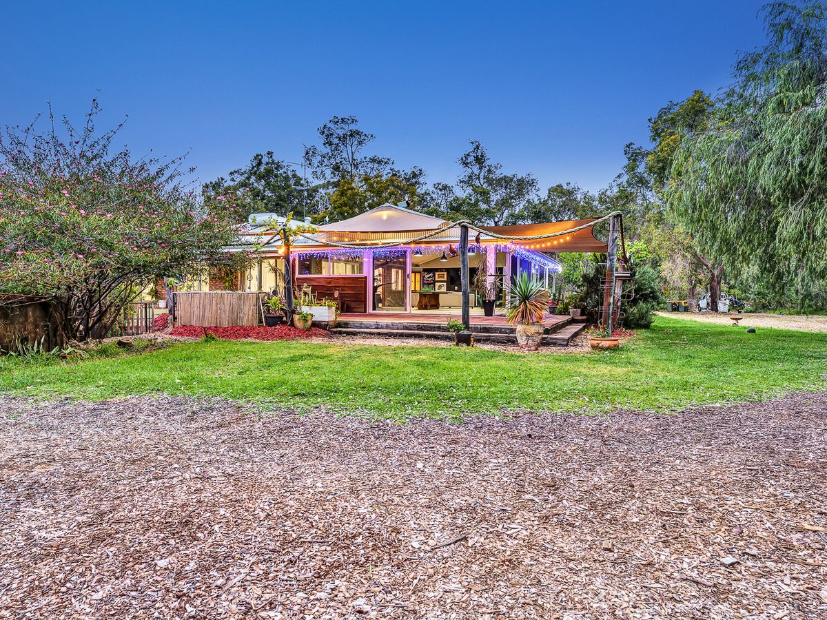 71 Serpentine Way, Stake Hill